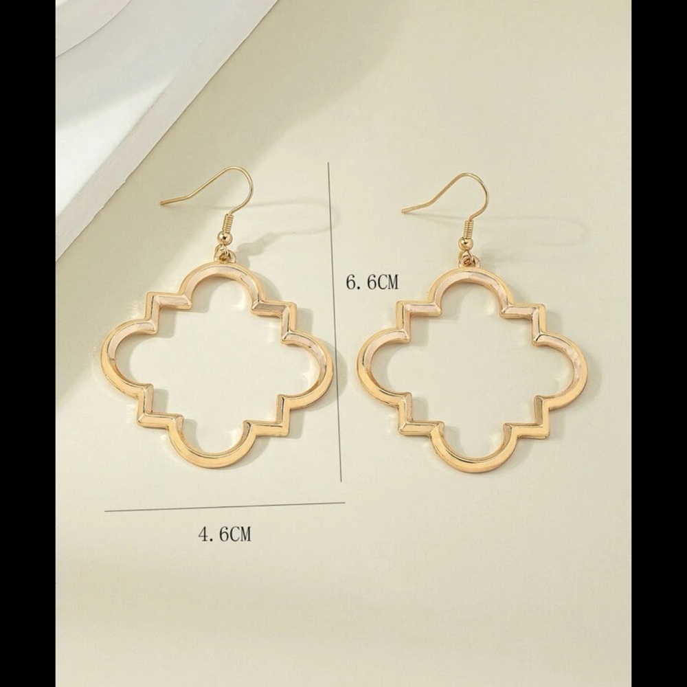 Quatrefoil Clover Gold Dangle Drop Earrings